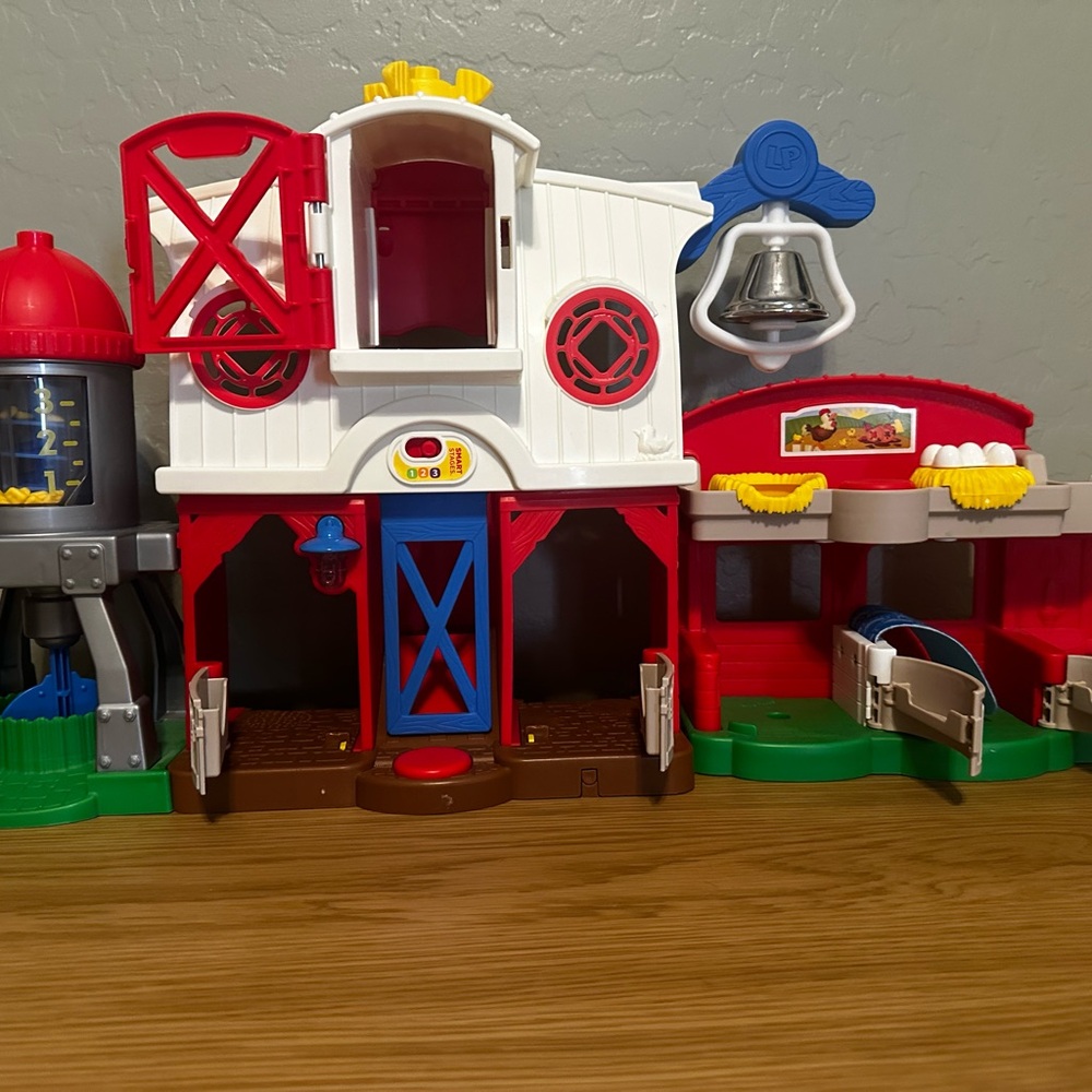 Fisher-Price Little People Farm Playset with Animals & Farmer - Picture 3 of 5